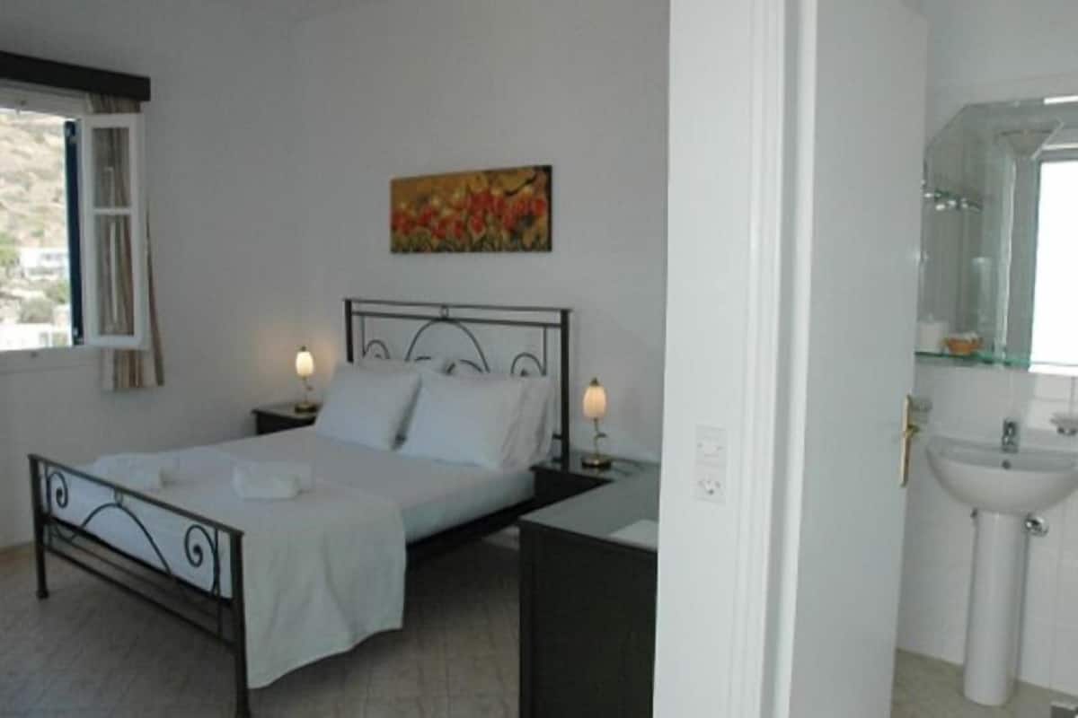 standard twin room | soundproofing, rollaway beds, free wifi