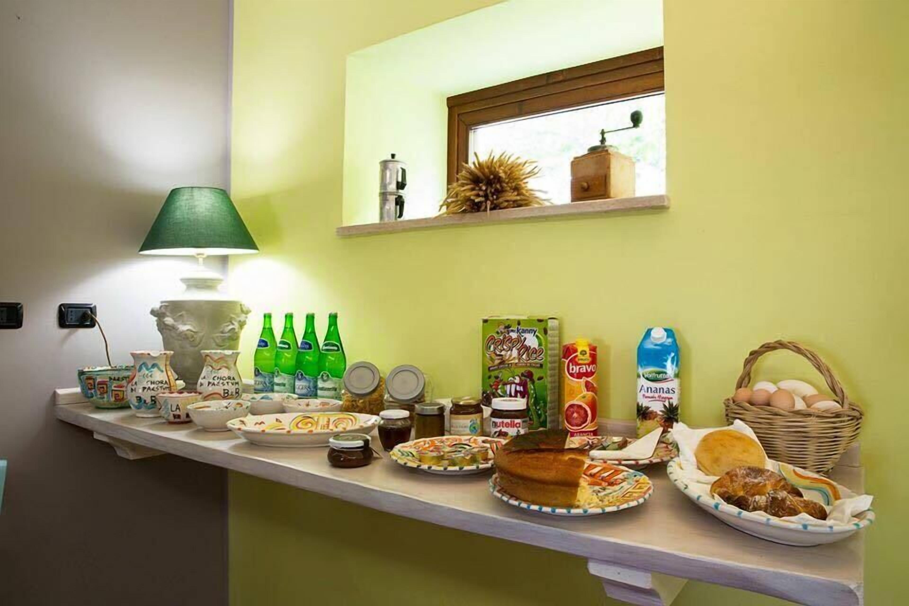 Café da manhã com buffet grátis todos os dias