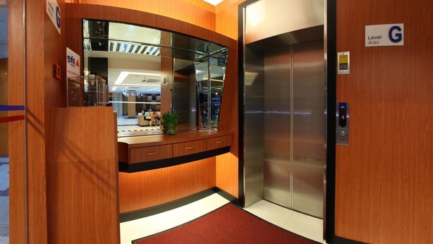 A modern elevator with a wooden finish and a digital display. - GDS Hotel Kuala Lumpur (Kuala Lumpur)