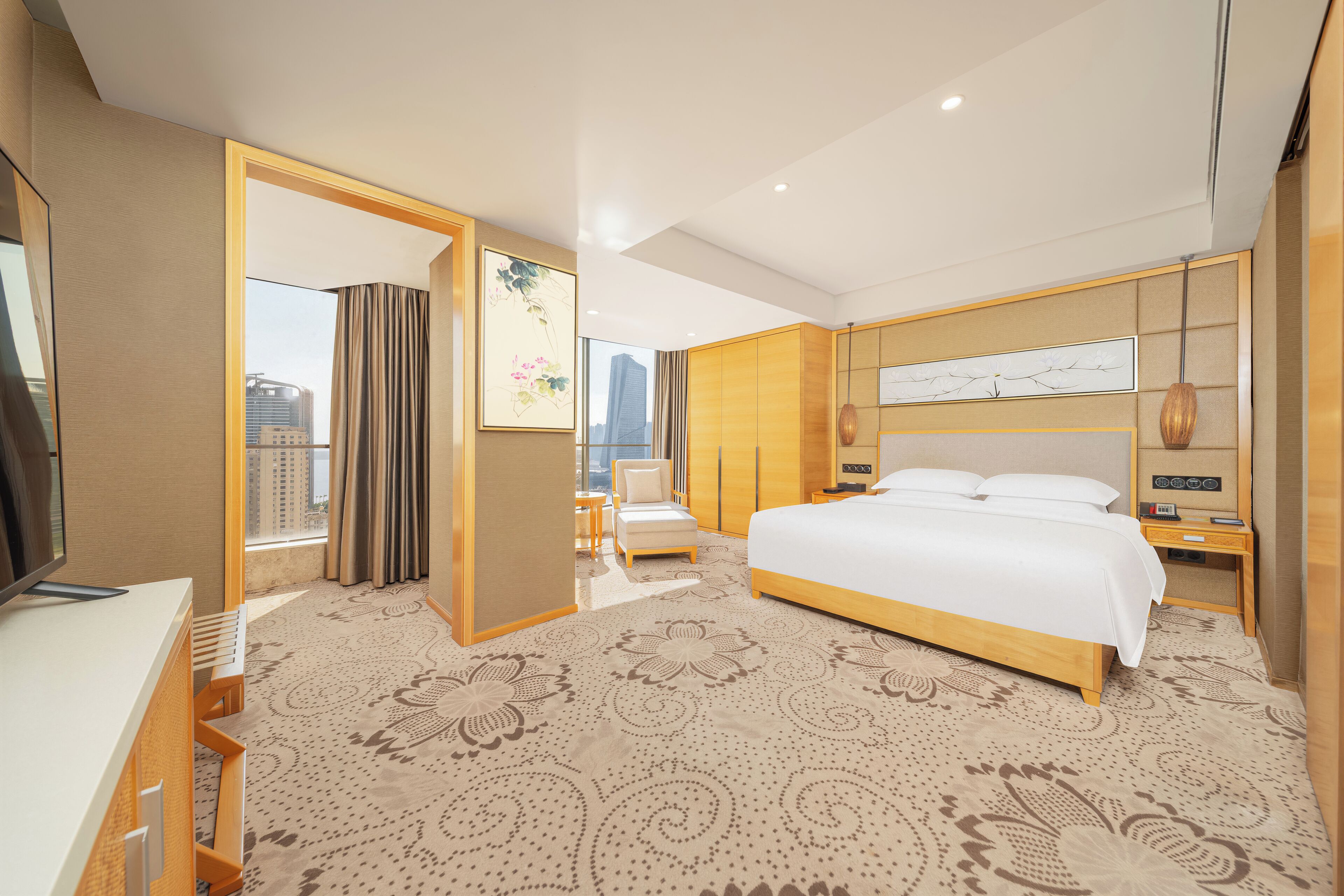 Deluxe Room, 1 King Bed | Premium bedding, desk, blackout curtains, rollaway beds