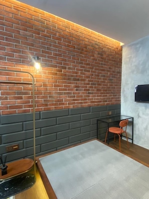 Premium Room, 1 Queen Bed | Premium bedding, in-room safe, desk, free WiFi