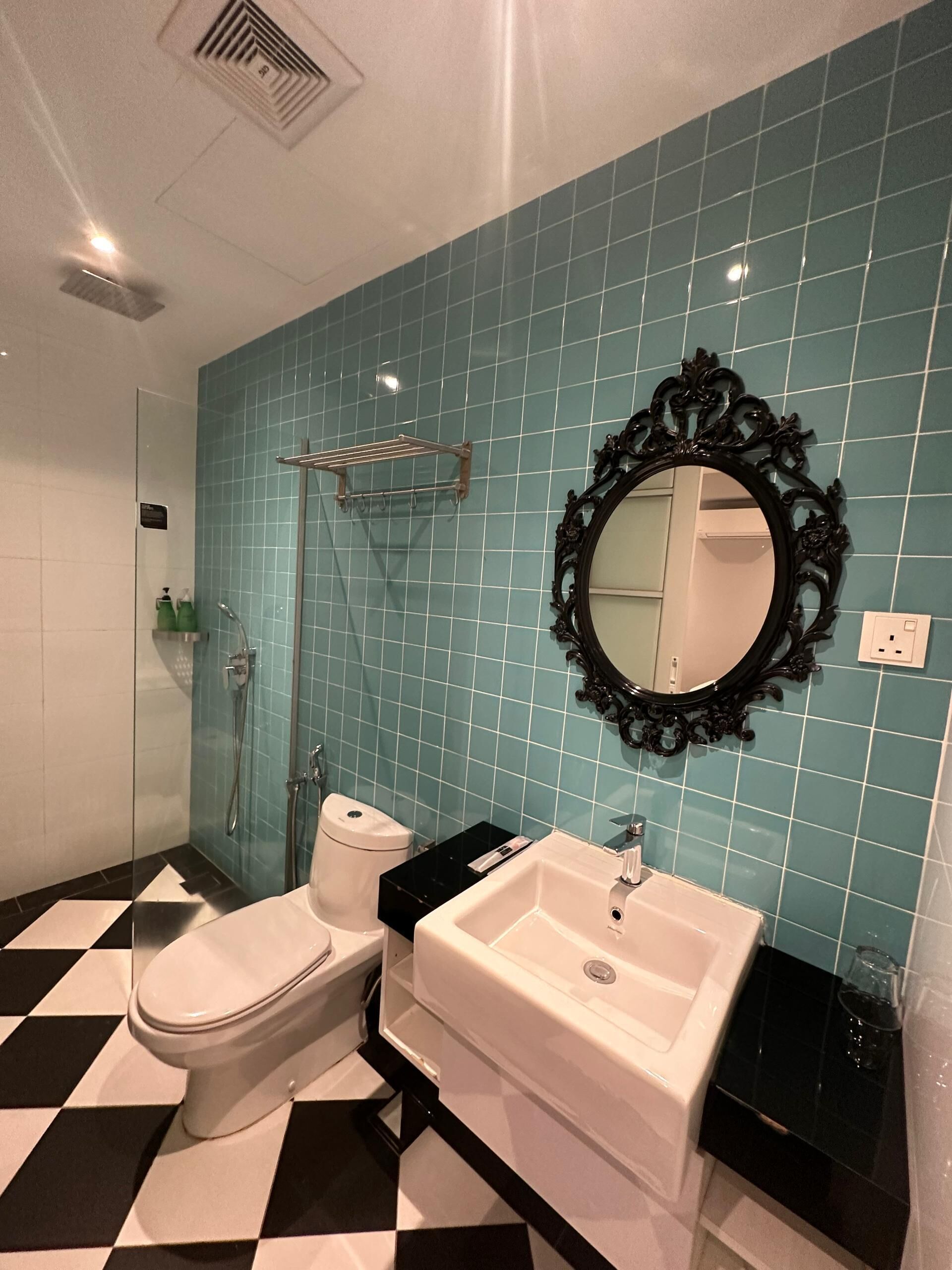 deluxe queen room without window | bathroom | shower, free toiletries, bidet, towels