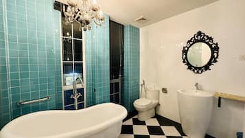 Superior Oda | Banyo | Duş, ücretsiz banyo/kozmetik ürünleri, bide, havlu
