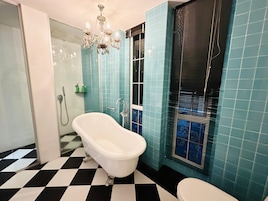 Superior Room | Bathroom | Shower, hair dryer, bidet, towels