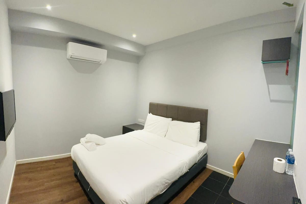 deluxe queen room without window | premium bedding, in-room safe, desk, free wifi