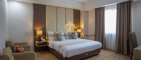 Deluxe Room | Minibar, in-room safe, free WiFi, bed sheets