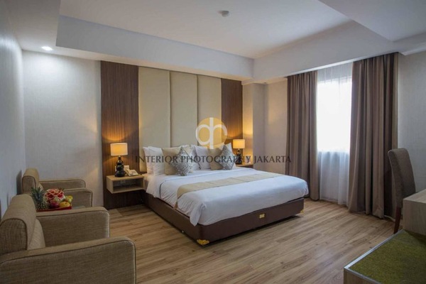 Deluxe Room | Minibar, in-room safe, free WiFi, bed sheets