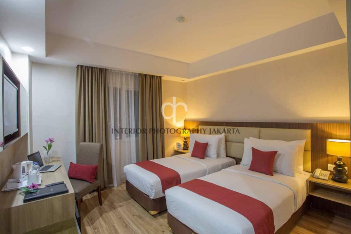 Minibar, caja de seguridad en la habitación, wifi gratis y ropa de cama
