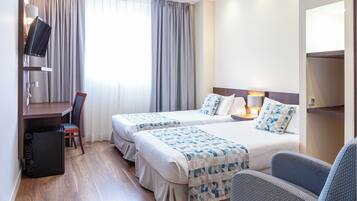 Minibar, két bảo mật tại phòng, bàn