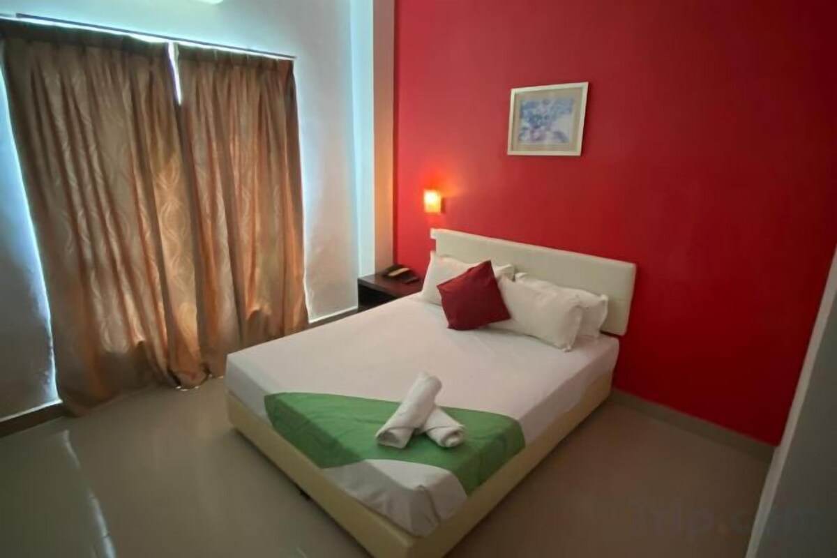 Escritorio, wifi gratis y ropa de cama 