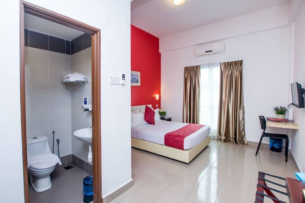 Desk, WiFi (free), bed sheets
