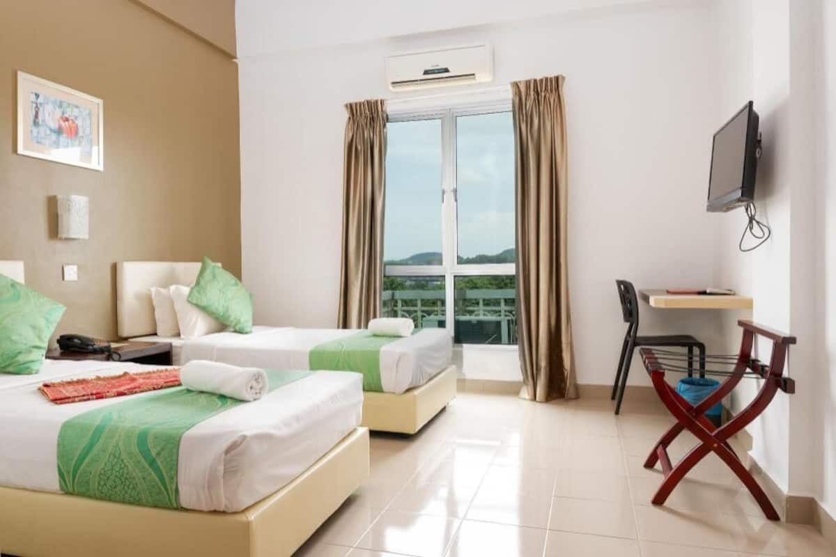 Escritorio, wifi gratis, ropa de cama y acceso para silla de ruedas