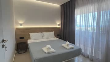 Superior-Dreibettzimmer, 1 Schlafzimmer | Minibar, Reisekinderbett, kostenloses WLAN, Bettwäsche