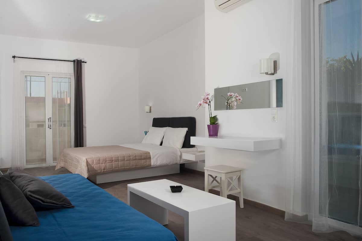 Studio (for 3) | Minibar, travel crib, free WiFi, bed sheets