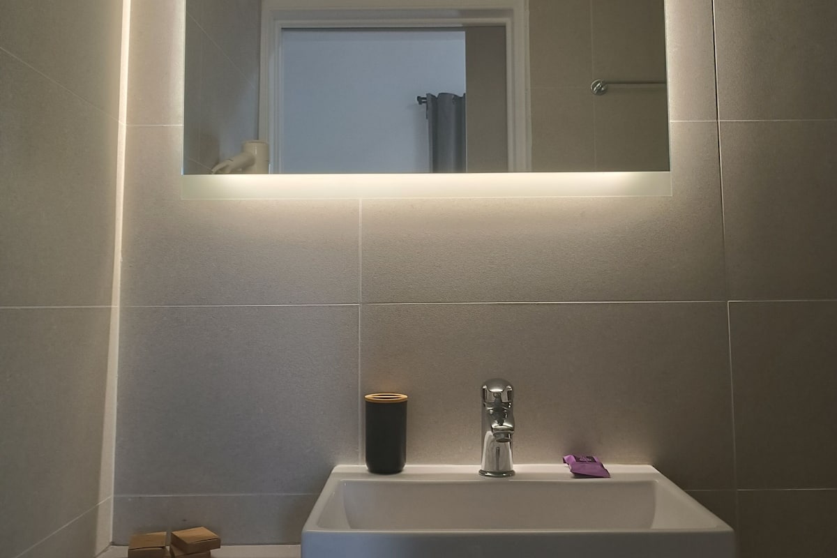 Studio (Small) | Bathroom