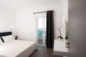 Minibar, cuna de viaje, wifi gratis y ropa de cama 