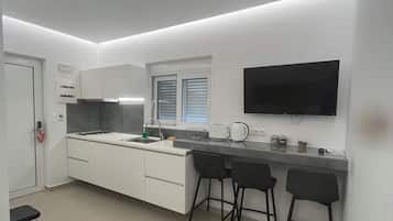 Superior Triple Room, 1 Bedroom | Private kitchen | Fridge, stovetop, coffee/tea maker, electric kettle