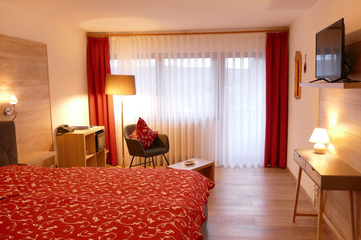 standard double room | 1 bedroom, hypo-allergenic bedding, minibar, in-room safe