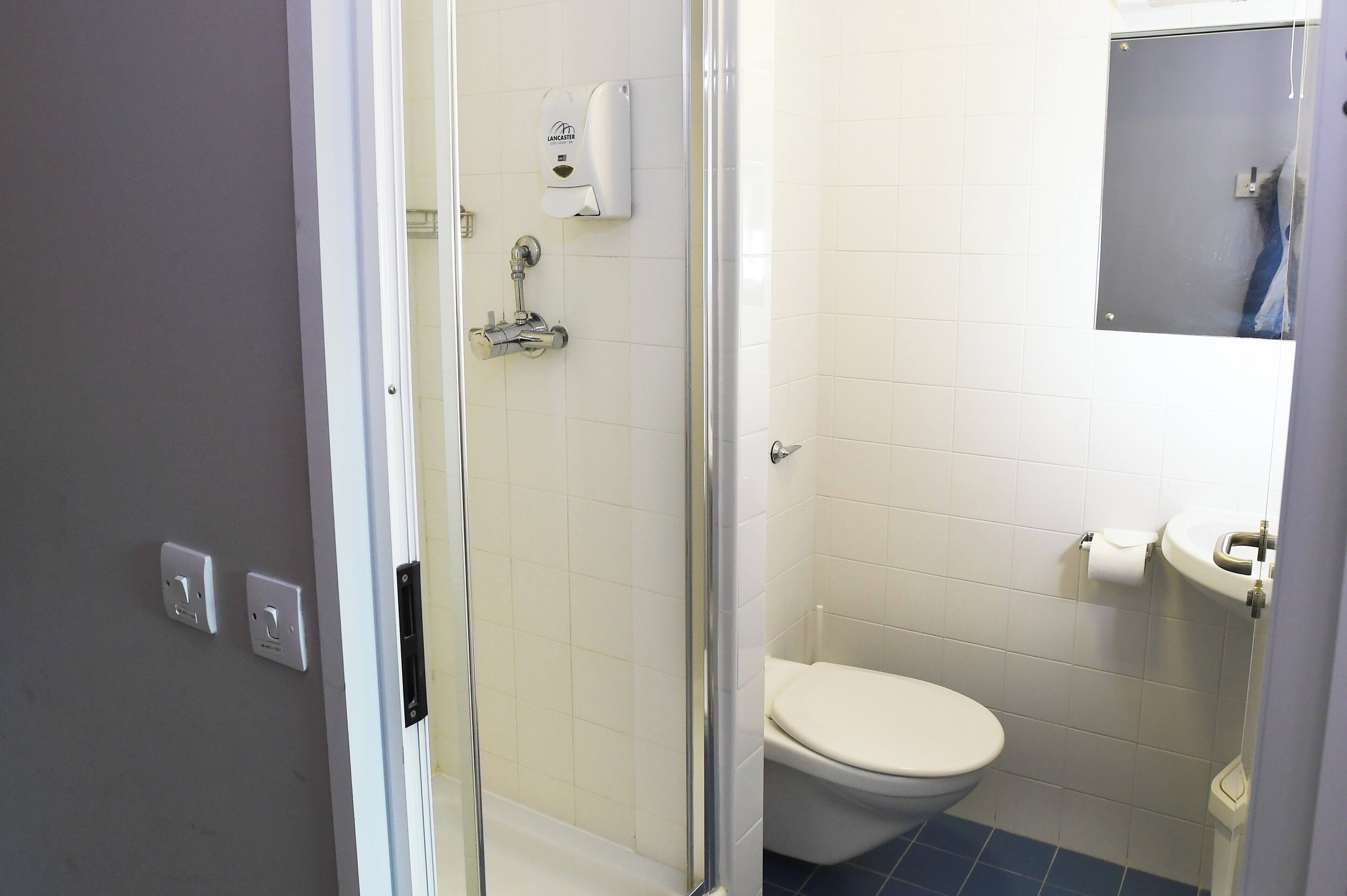 basic double room, 1 bedroom (small) | bathroom | free toiletries, hair dryer, towels, toilet paper