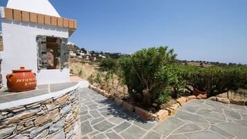 Romantic House, Multiple Bedrooms | Balcony