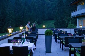 Lunch and dinner served, Regional cuisine - Belchenhotel Jägerstüble (Aitern)