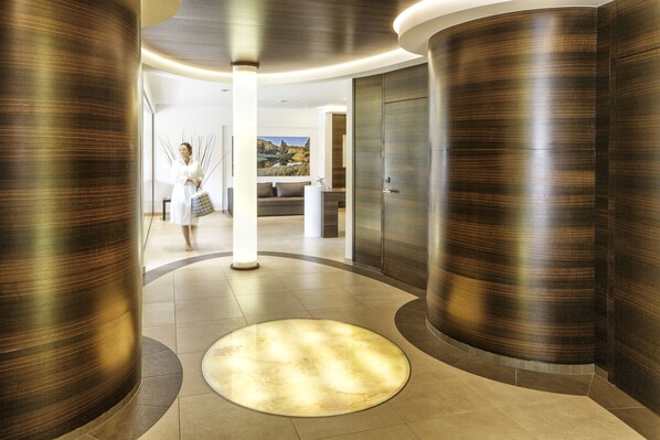 Sauna, hammam, hammam, soins corporels, massages aux pierres chaudes