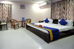 Standard Single Room, 1 King Bed | 1 bedroom, in-room safe, desk, rollaway beds