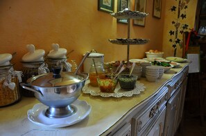 Desayuno continental todos los días (con cargo) 