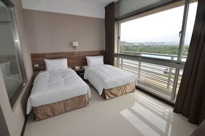 Standard Twin Room | Desk, blackout drapes, free WiFi, bed sheets - Hotel Leisure Beitou (Taipei)