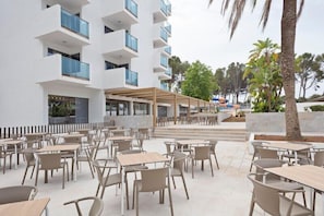 Breakfast, lunch and dinner served - Hotel Best Delta (Llucmajor)