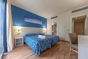 A hotel room with a bed, bedside tables, a chair, a painting on the wall, and a door leading to another room. - Hotel Best Delta (Llucmajor)