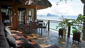 Vila Deluks, pemandangan pantai (Beach) | Teras/patio