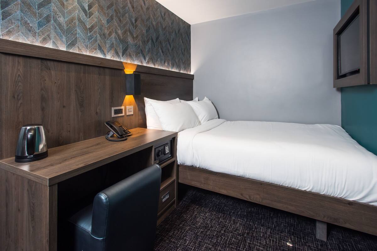 Basic Double Room, No Windows, Ground Floor | Desk, soundproofing, iron/ironing board, free WiFi