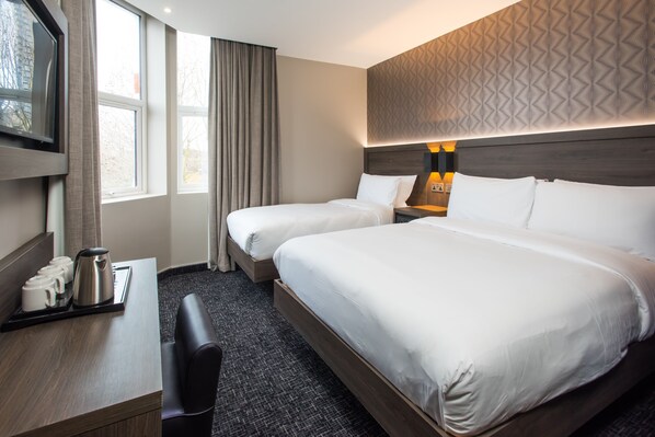 Classic Triple Room | Desk, soundproofing, iron/ironing board, free WiFi