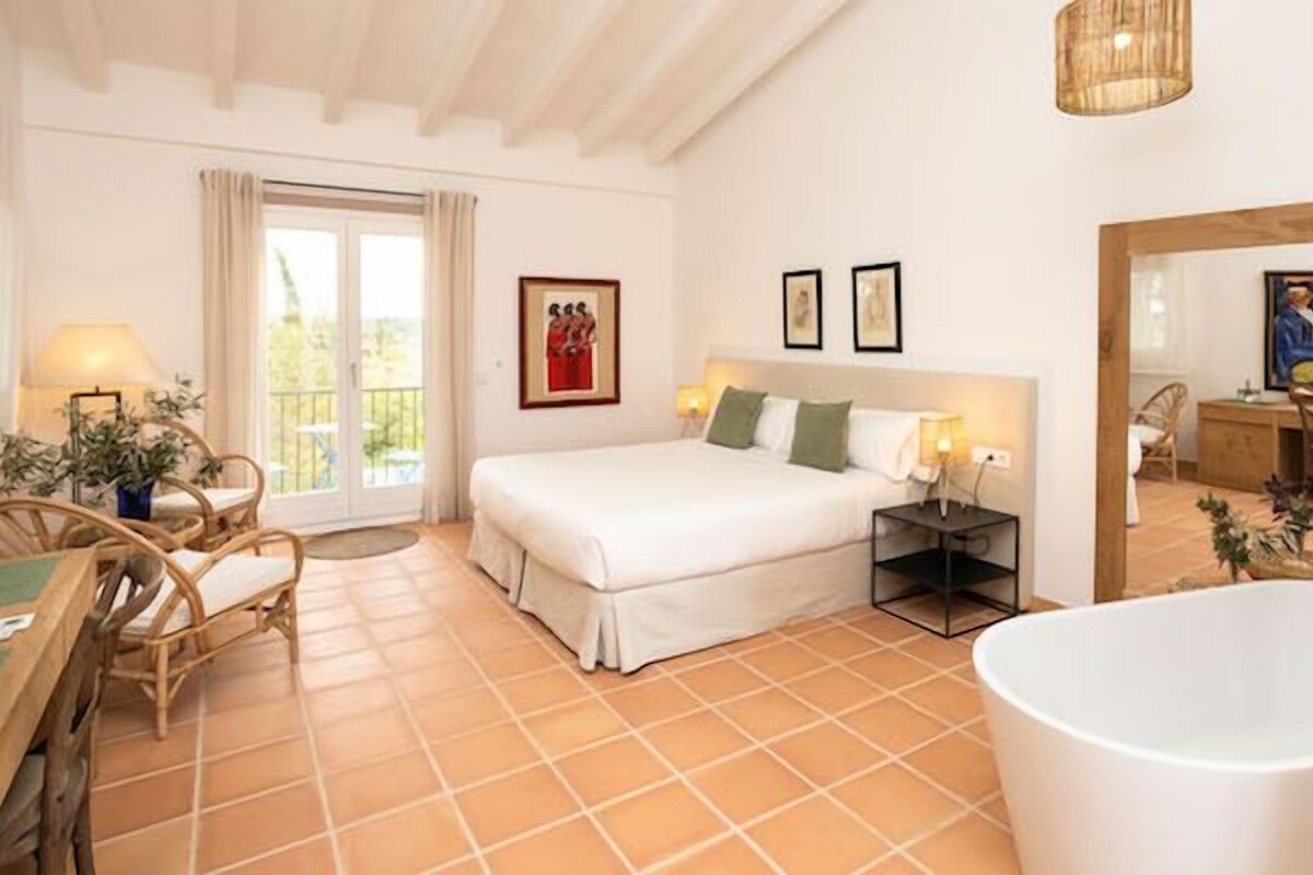 1 bedroom, premium bedding, minibar, in-room safe