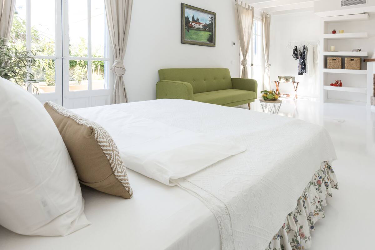 1 bedroom, premium bedding, minibar, in-room safe