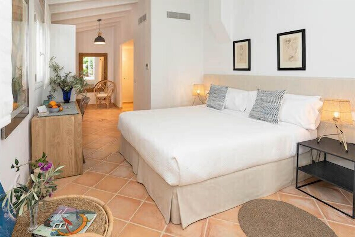 1 bedroom, premium bedding, minibar, in-room safe