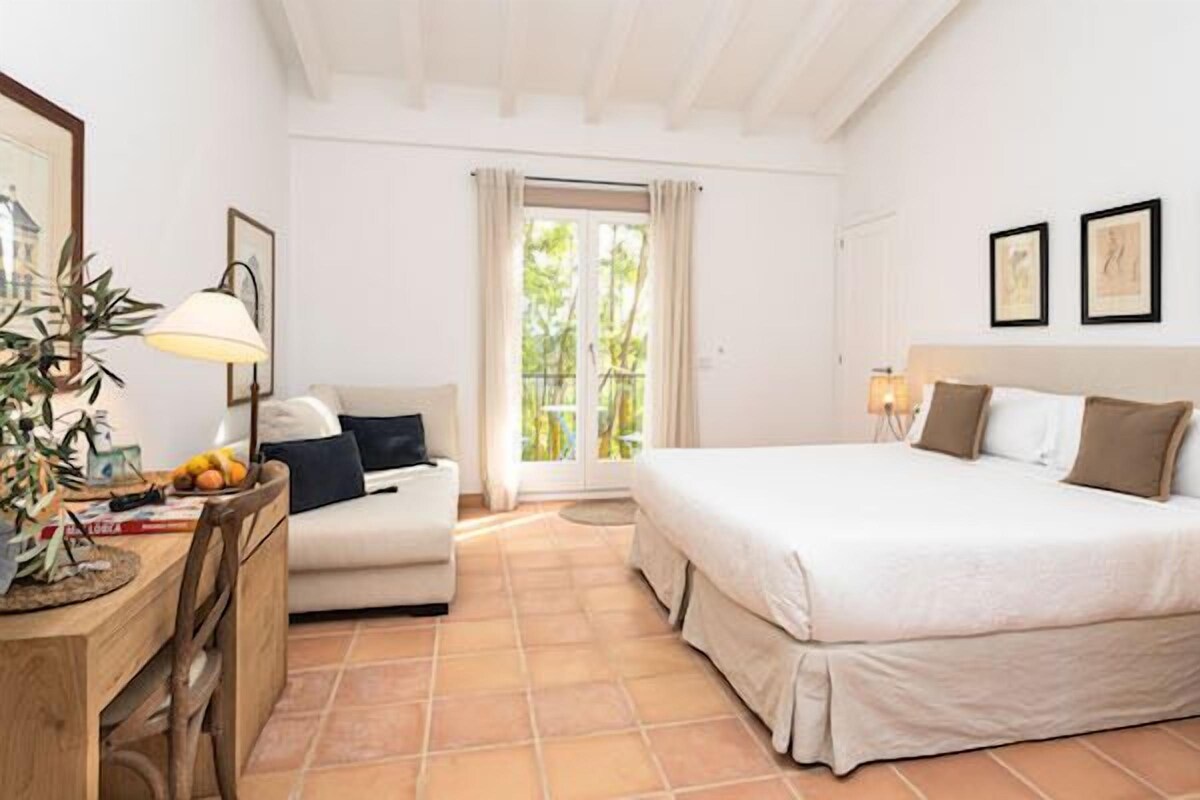 1 bedroom, premium bedding, minibar, in-room safe
