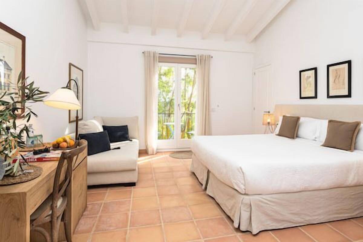 Suite, Balcony (EDUARDO CHILLIDA) | 1 bedroom, premium bedding, minibar, in-room safe