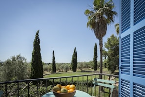 Design Suite, 1 Bedroom, Private Bathroom, Garden View | Balcony