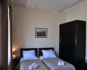 Minibar, in-room safe, desk, free cribs/infant beds