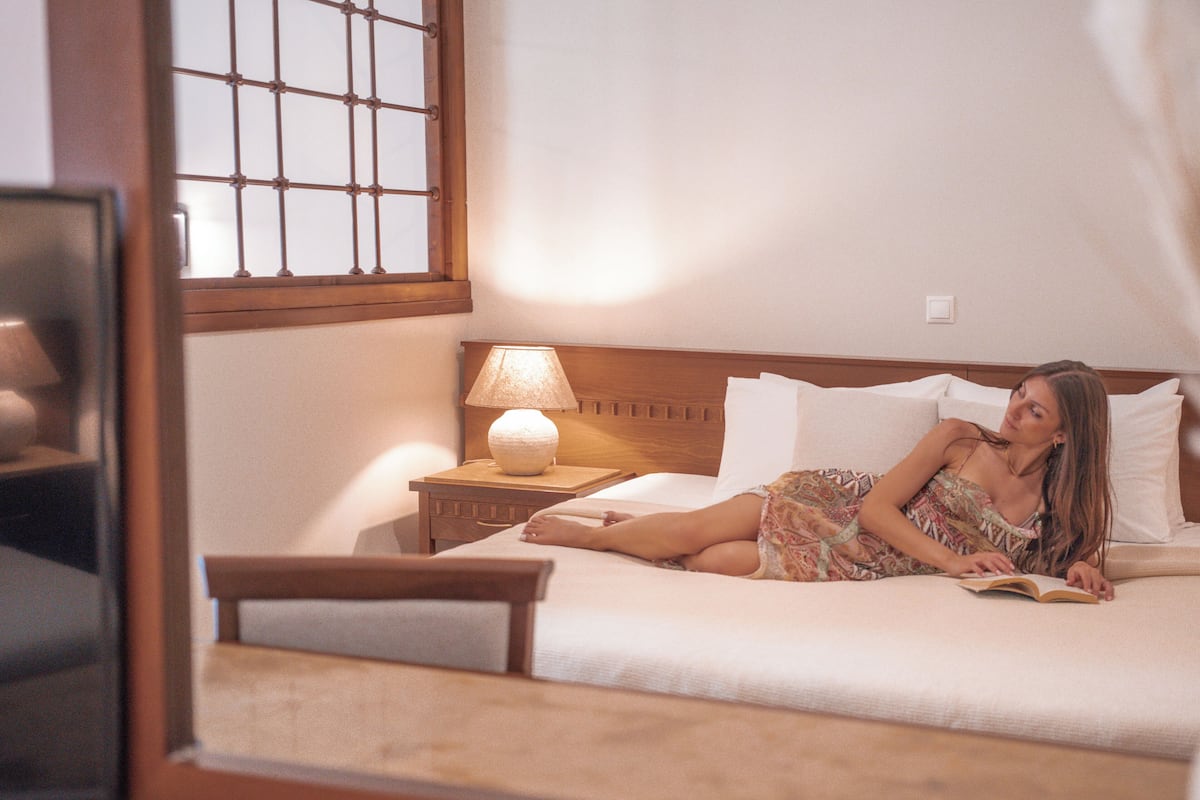 Family Room, Pool View | 1 bedroom, in-room safe, bed sheets