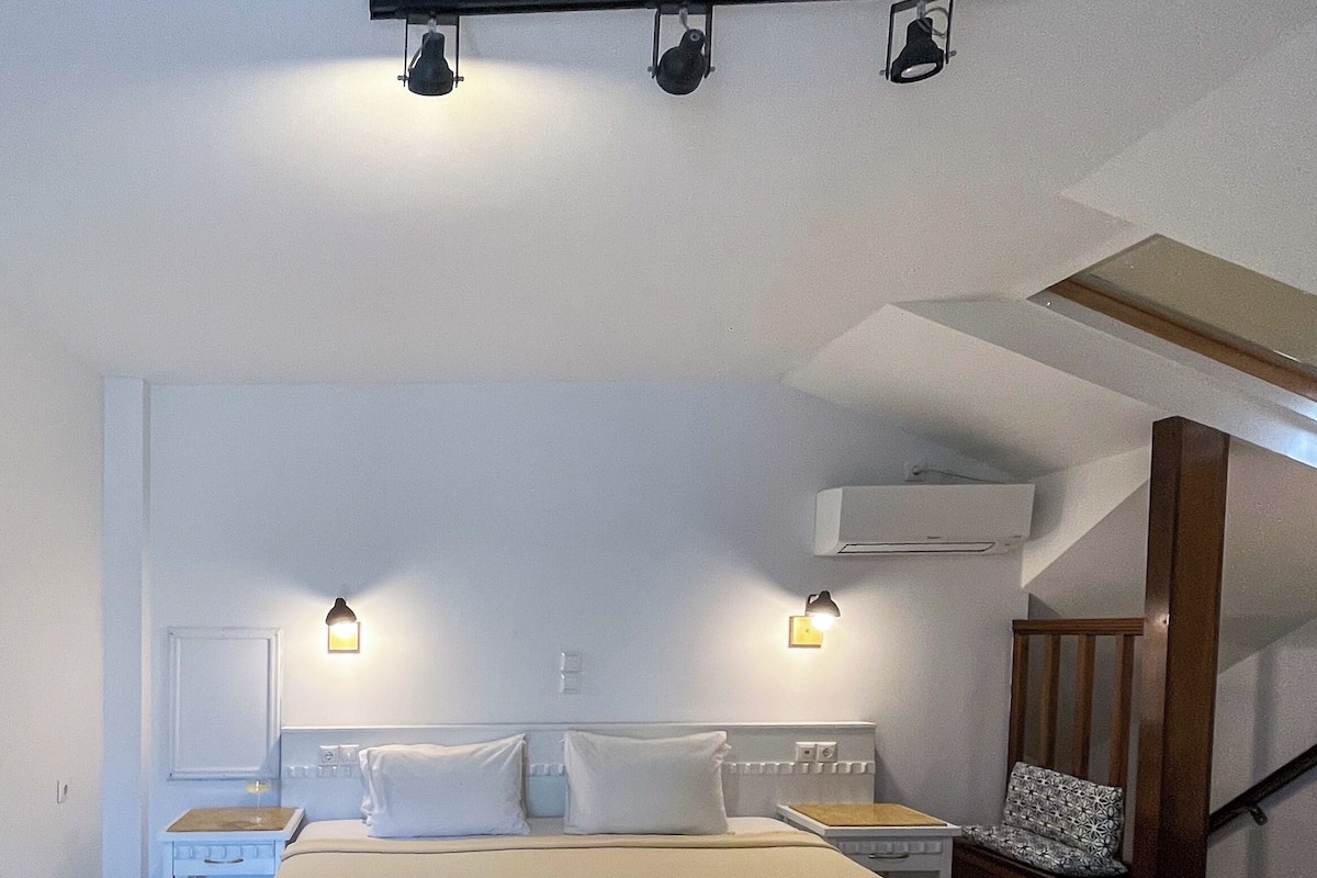 Maisonette Double Pool View | 房內夾萬、床單
