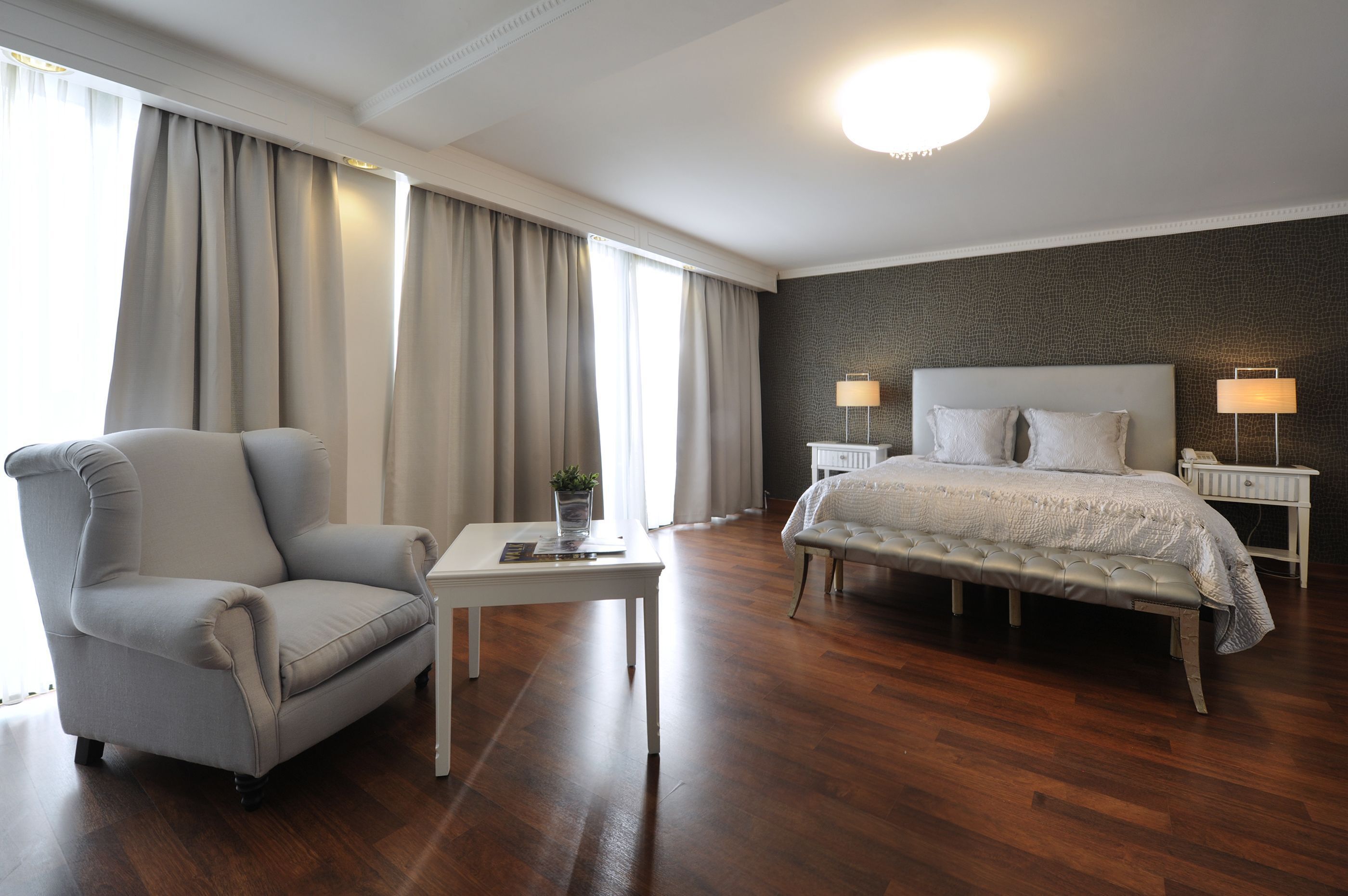 In-room safe, desk, soundproofing, free WiFi