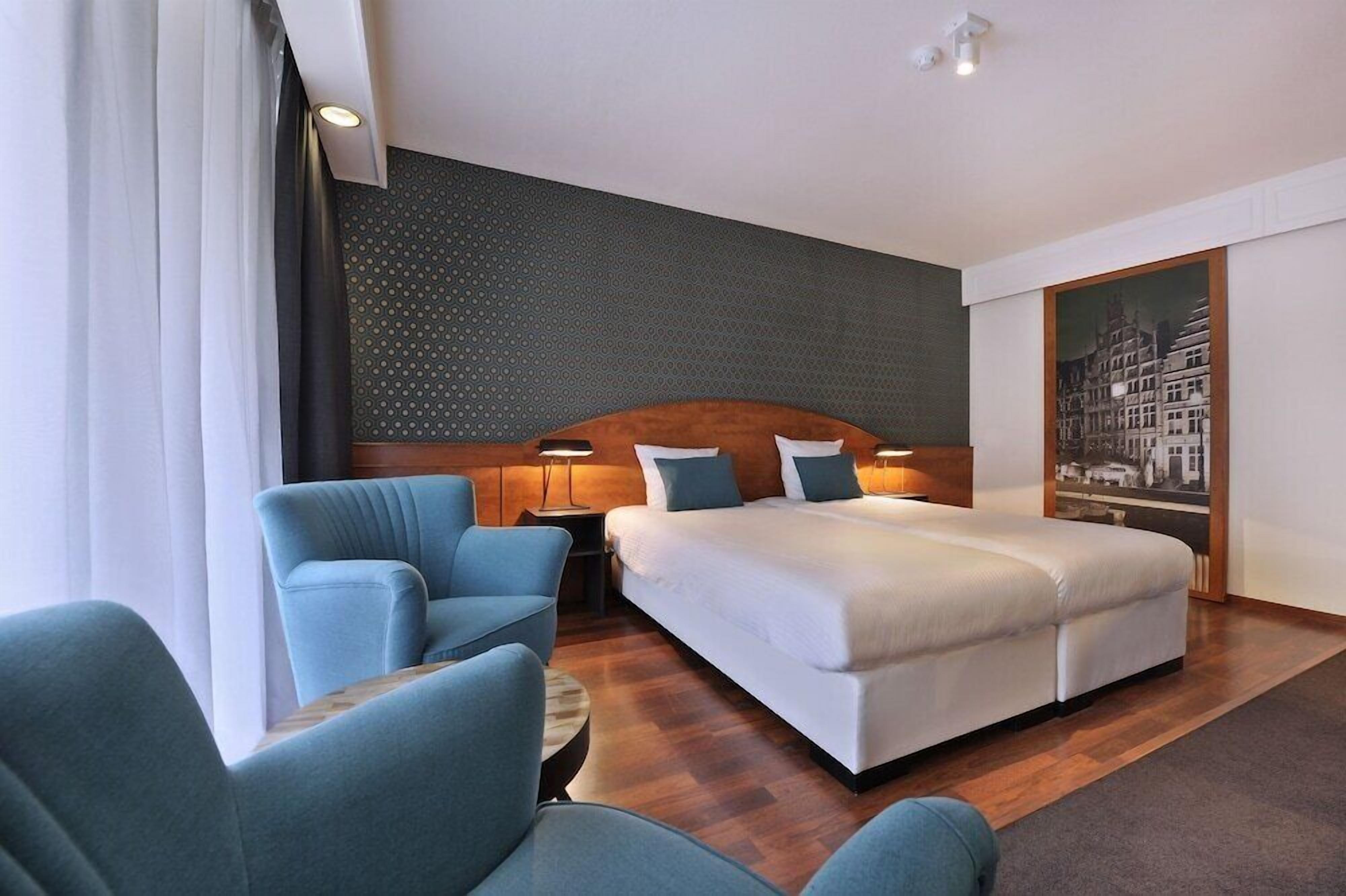 In-room safe, desk, soundproofing, free WiFi