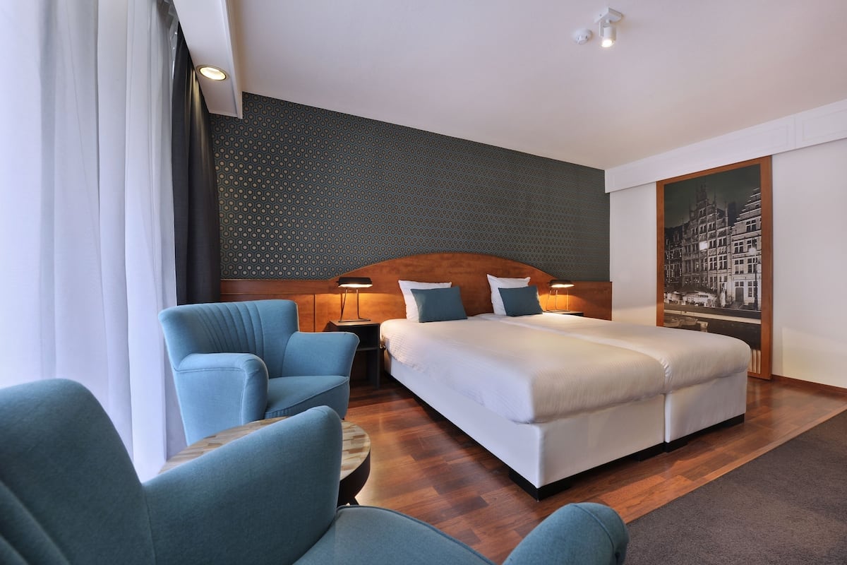 In-room safe, desk, soundproofing, free WiFi