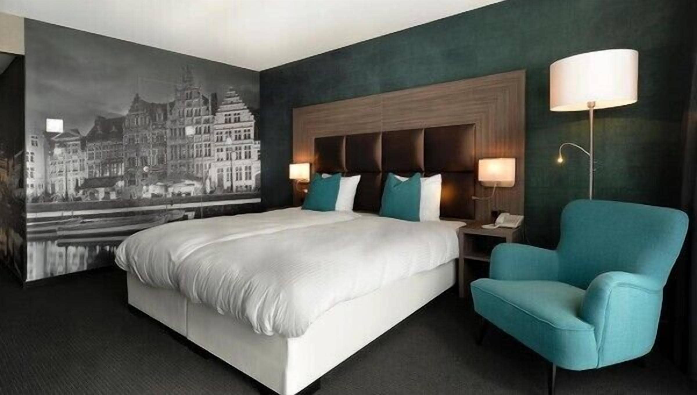 In-room safe, desk, soundproofing, free WiFi