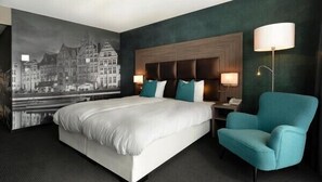 In-room safe, desk, soundproofing, free WiFi