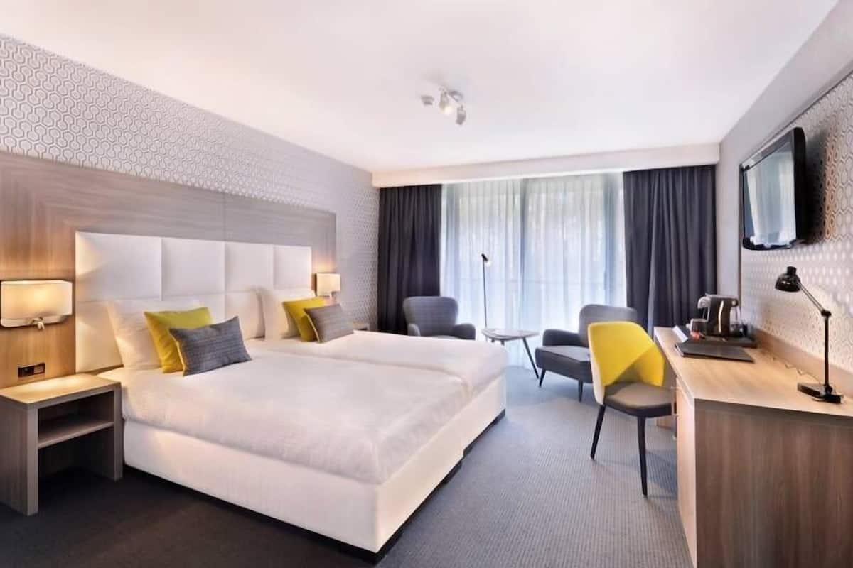 In-room safe, desk, soundproofing, free WiFi