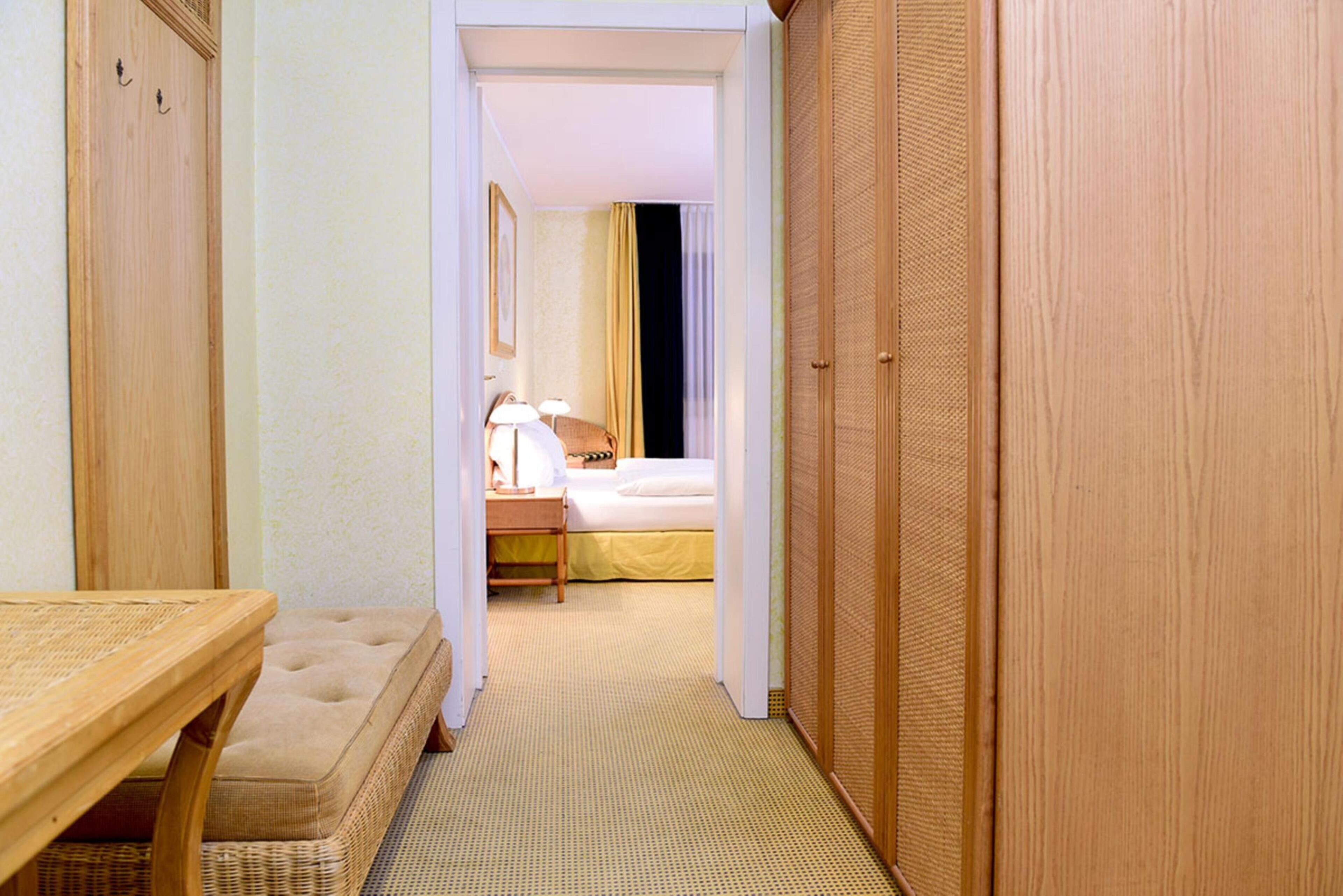 Minibar, in-room safe, desk, iron/ironing board